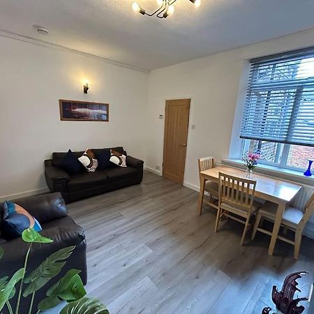 Spacious Homely 3 Bed Property Newcastle-under-Lyme Esterno foto
