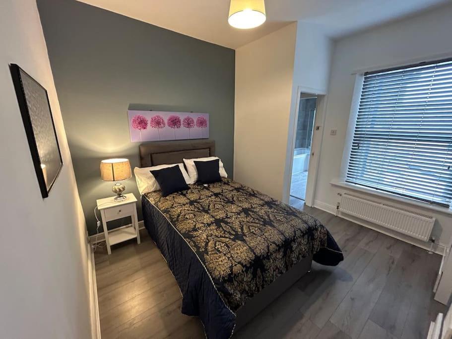 Spacious Homely 3 Bed Property Newcastle-under-Lyme Esterno foto