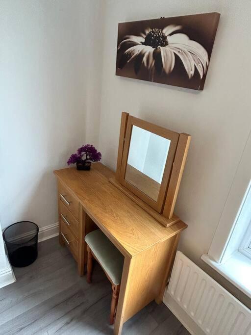 Spacious Homely 3 Bed Property Newcastle-under-Lyme Esterno foto